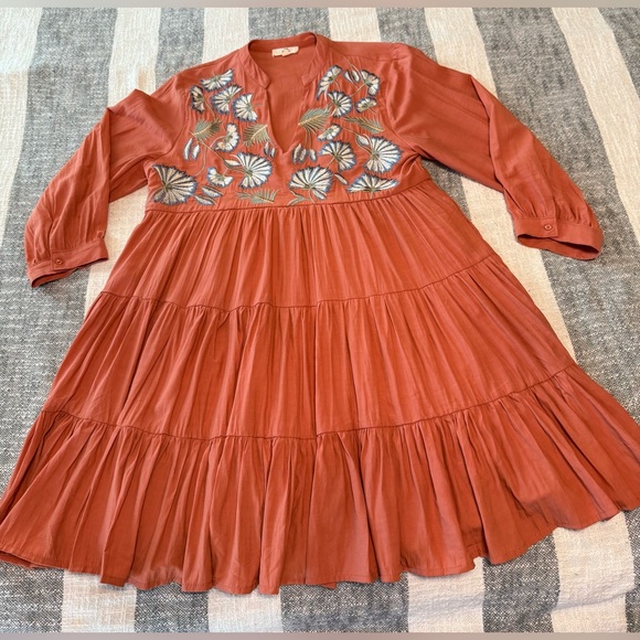 entro Dresses & Skirts - Entro Floral Embroidered Midi Dress Women Size Medium Pumpkin Color Lined